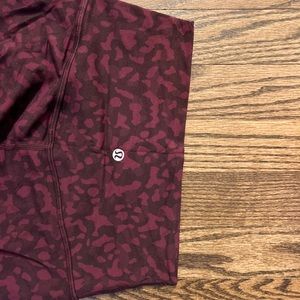 Print crop Lululemon leggings in great shape!